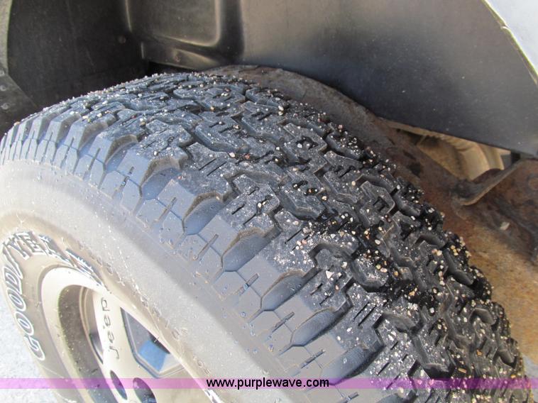 image for item D3061 1995 Jeep Wrangler hard top SUV