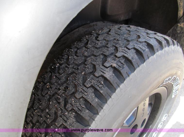 image for item D3061 1995 Jeep Wrangler hard top SUV