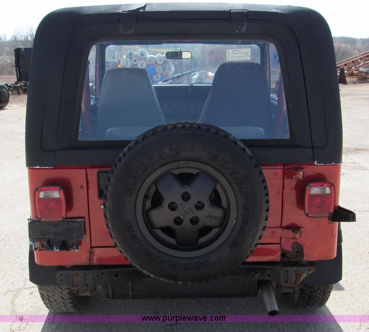 image for item D3061 1995 Jeep Wrangler hard top SUV