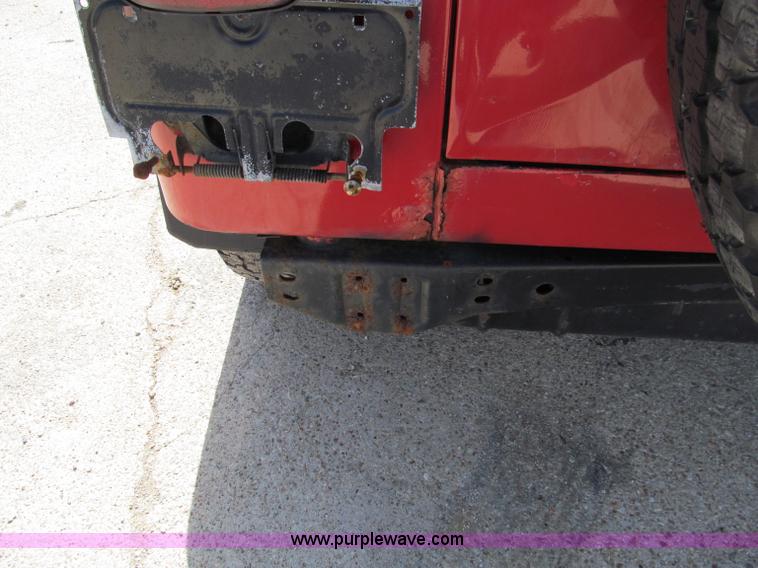 image for item D3061 1995 Jeep Wrangler hard top SUV