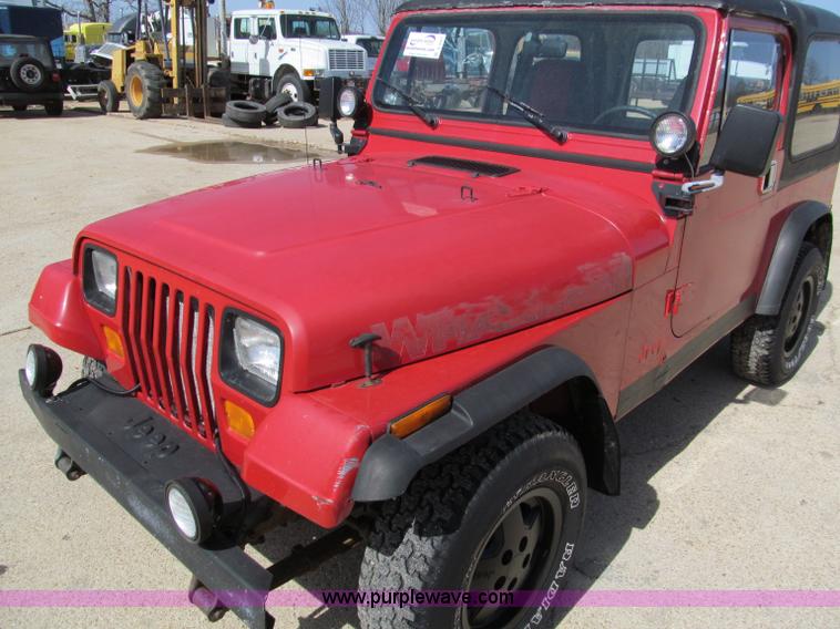 image for item D3061 1995 Jeep Wrangler hard top SUV