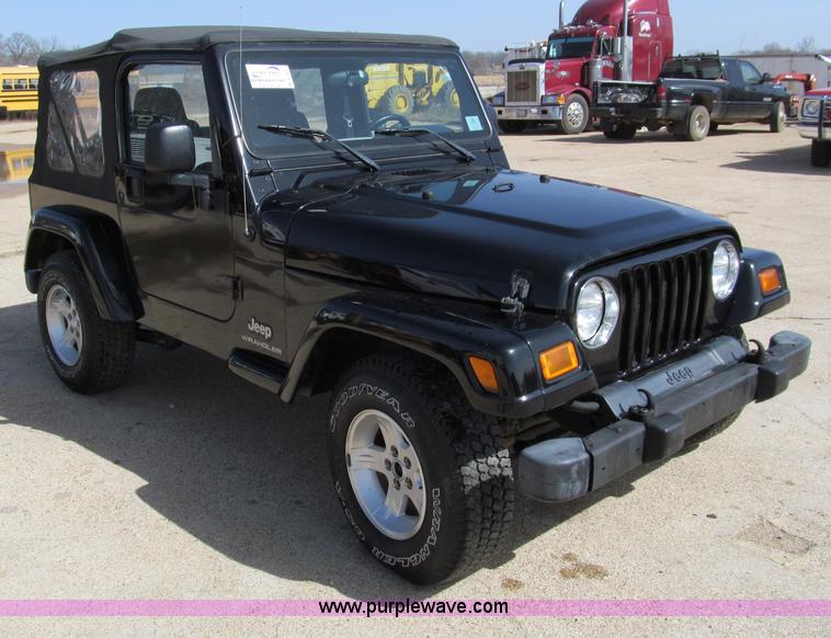 image for item D3072 2005 Jeep Wrangler X soft top SUV