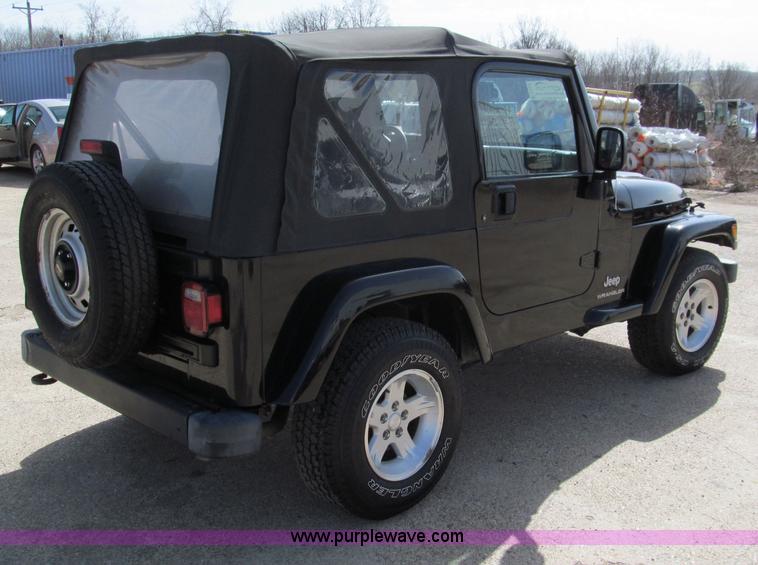 image for item D3072 2005 Jeep Wrangler X soft top SUV