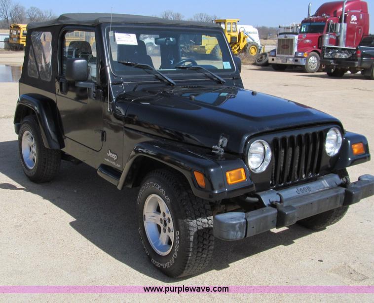 image for item D3072 2005 Jeep Wrangler X soft top SUV