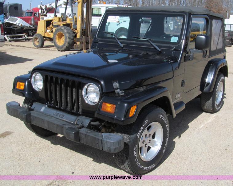 image for item D3072 2005 Jeep Wrangler X soft top SUV