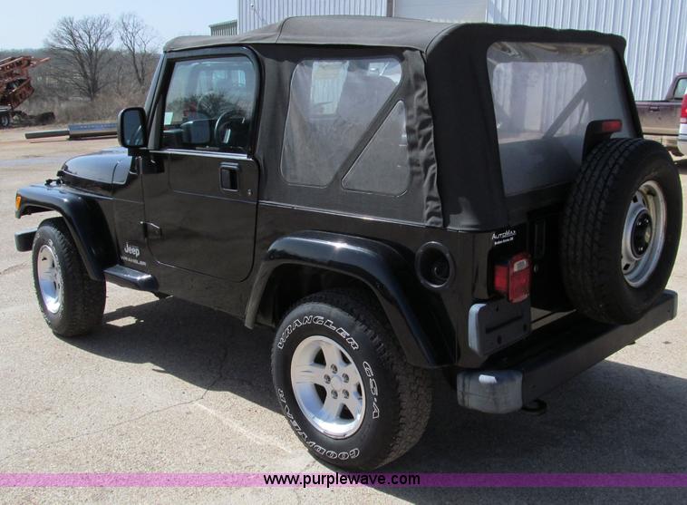 image for item D3072 2005 Jeep Wrangler X soft top SUV