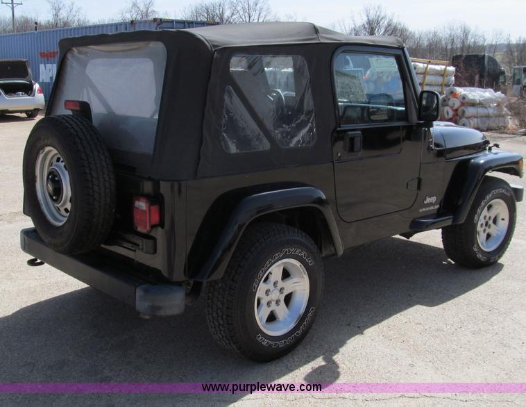 image for item D3072 2005 Jeep Wrangler X soft top SUV