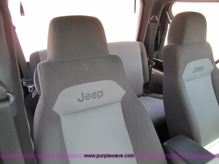 image for item D3072 2005 Jeep Wrangler X soft top SUV