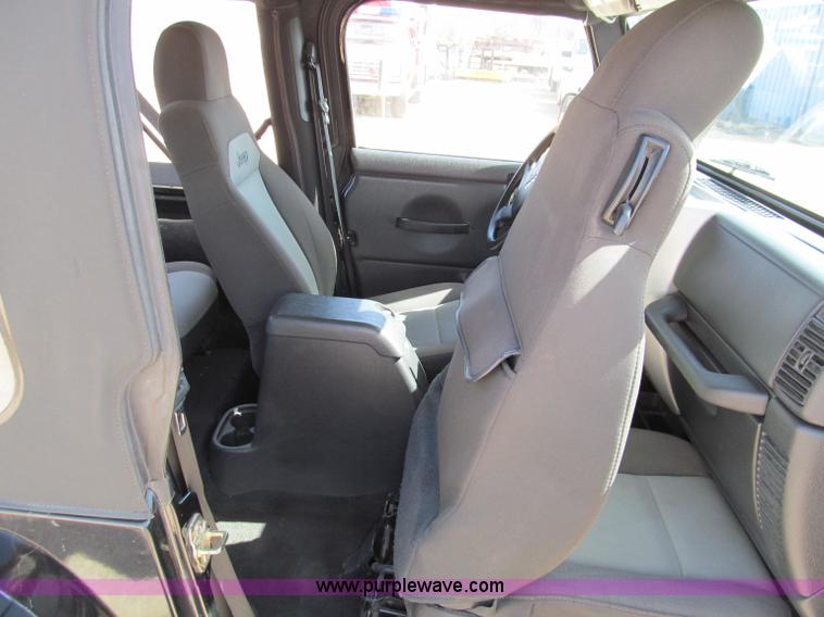 image for item D3072 2005 Jeep Wrangler X soft top SUV