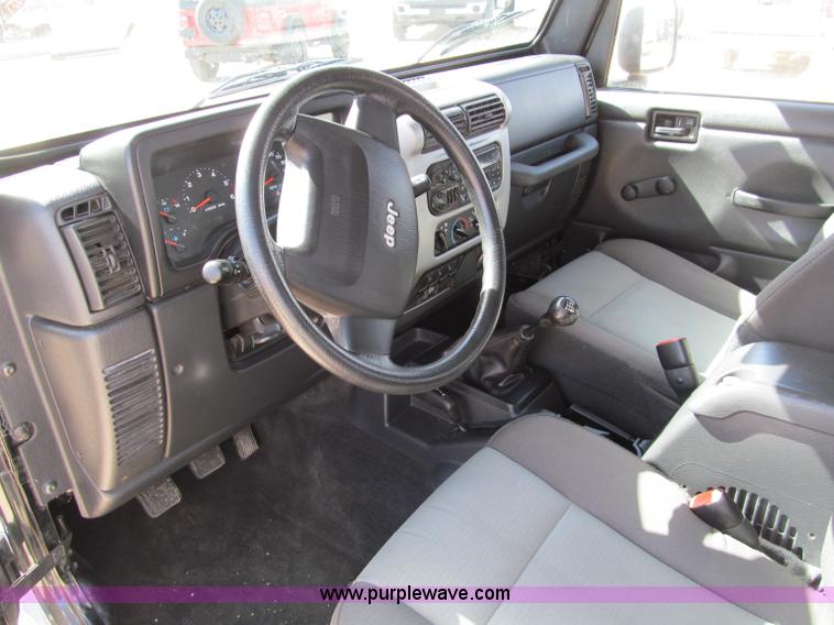 image for item D3072 2005 Jeep Wrangler X soft top SUV
