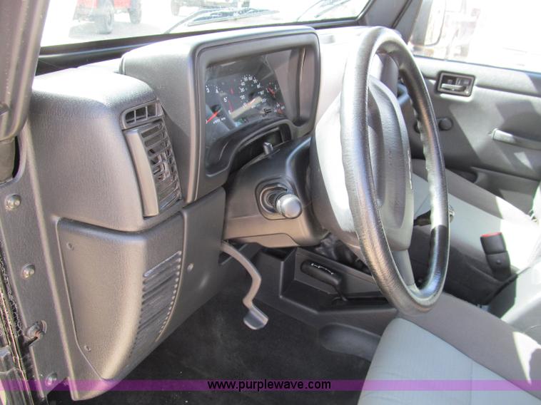 image for item D3072 2005 Jeep Wrangler X soft top SUV
