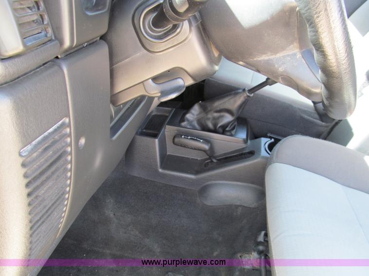 image for item D3072 2005 Jeep Wrangler X soft top SUV