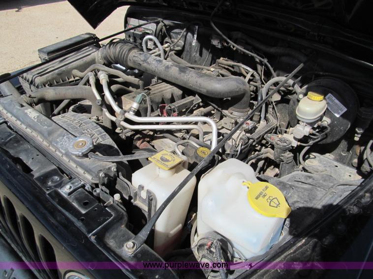 image for item D3072 2005 Jeep Wrangler X soft top SUV