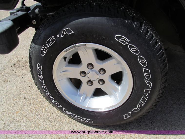 image for item D3072 2005 Jeep Wrangler X soft top SUV