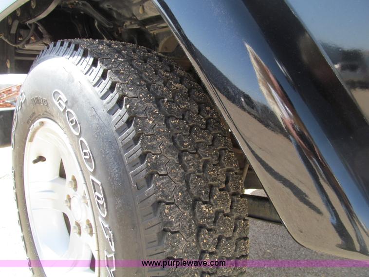 image for item D3072 2005 Jeep Wrangler X soft top SUV