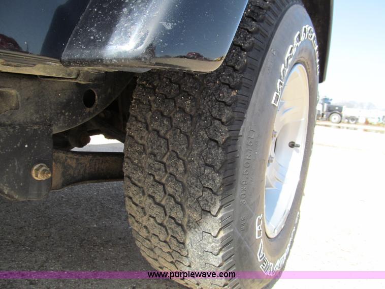 image for item D3072 2005 Jeep Wrangler X soft top SUV