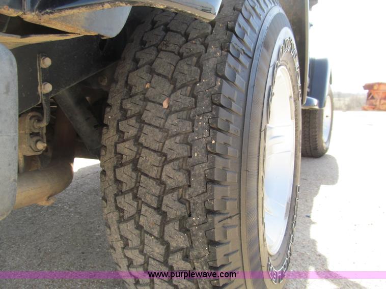 image for item D3072 2005 Jeep Wrangler X soft top SUV