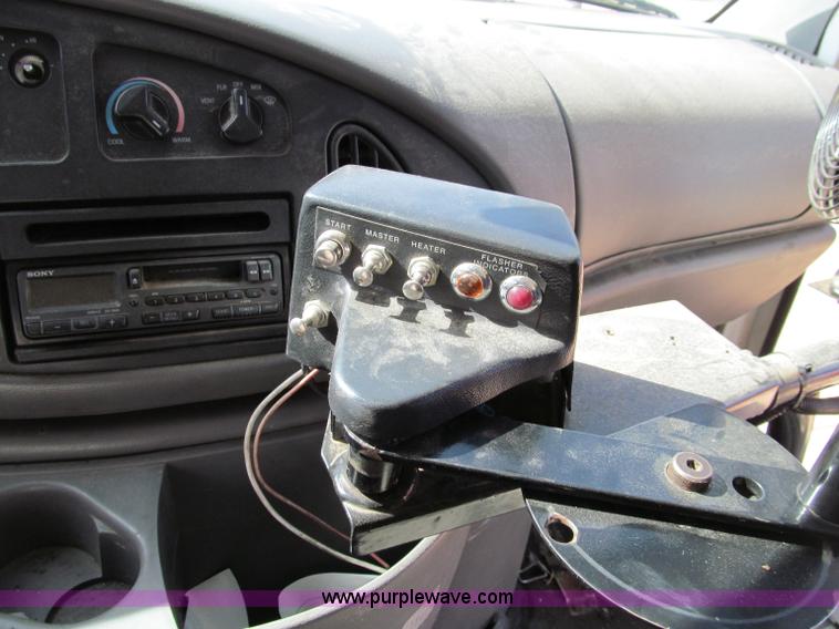 image for item D3083 1999 Ford E350 Super Duty school bus