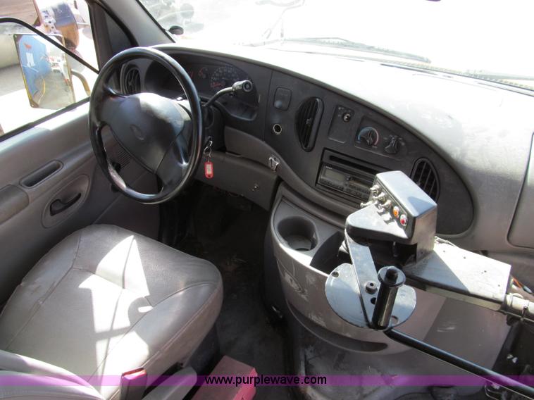 image for item D3083 1999 Ford E350 Super Duty school bus