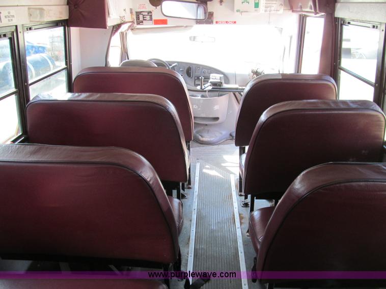 image for item D3083 1999 Ford E350 Super Duty school bus
