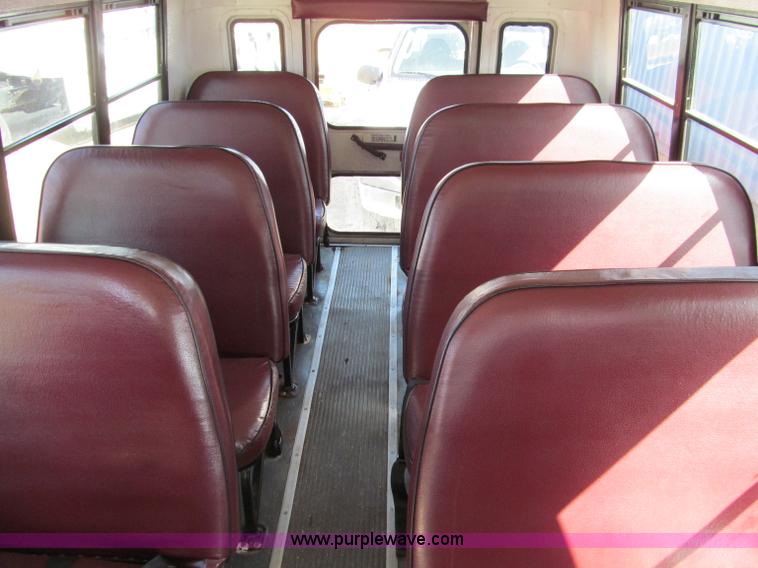 image for item D3083 1999 Ford E350 Super Duty school bus