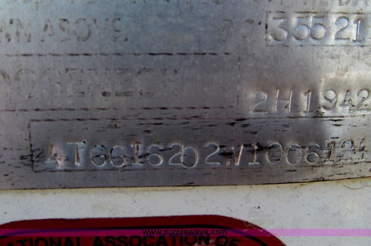 image for item D3097 1998 Titan gooseneck horse trailer