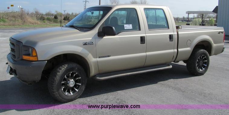 image for item D3103 2001 Ford F250 Super Duty crew cab pickup truck