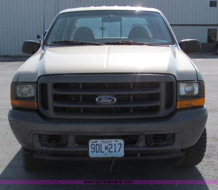 image for item D3103 2001 Ford F250 Super Duty crew cab pickup truck