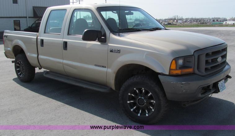 image for item D3103 2001 Ford F250 Super Duty crew cab pickup truck