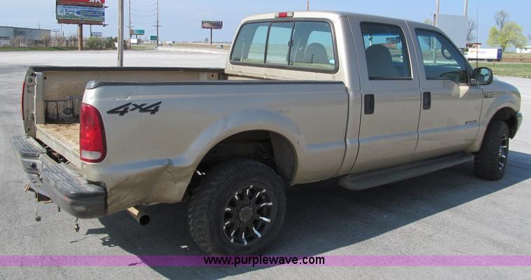 image for item D3103 2001 Ford F250 Super Duty crew cab pickup truck