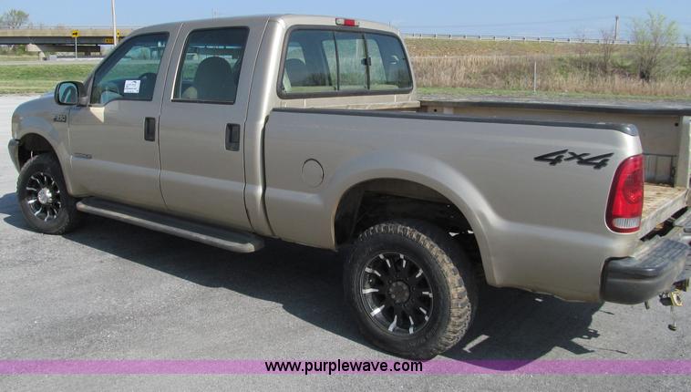 image for item D3103 2001 Ford F250 Super Duty crew cab pickup truck