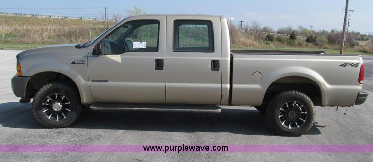 image for item D3103 2001 Ford F250 Super Duty crew cab pickup truck