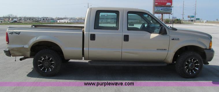 image for item D3103 2001 Ford F250 Super Duty crew cab pickup truck