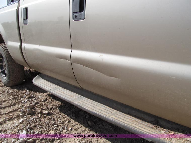 image for item D3103 2001 Ford F250 Super Duty crew cab pickup truck