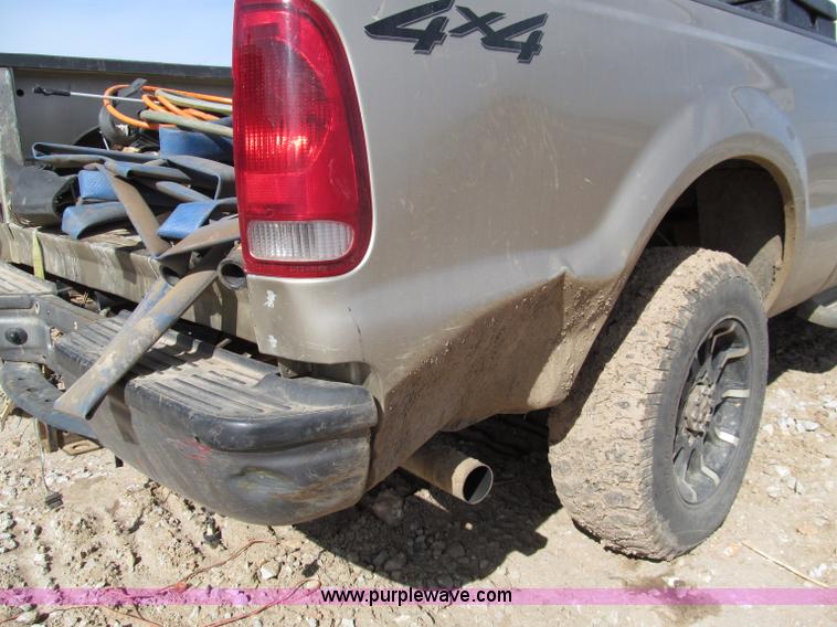 image for item D3103 2001 Ford F250 Super Duty crew cab pickup truck