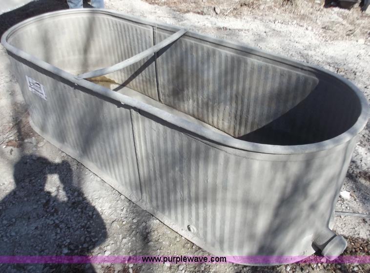 image for item D3525 200 gallon stock tank