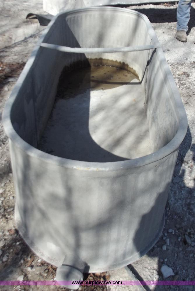 image for item D3525 200 gallon stock tank