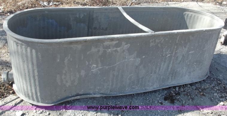 image for item D3525 200 gallon stock tank