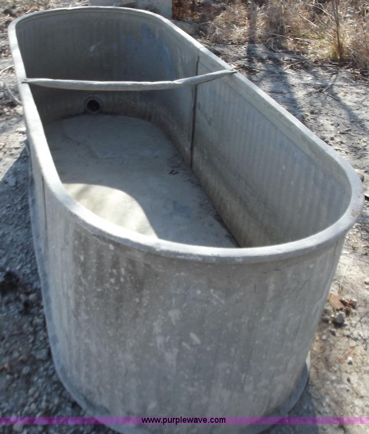image for item D3525 200 gallon stock tank