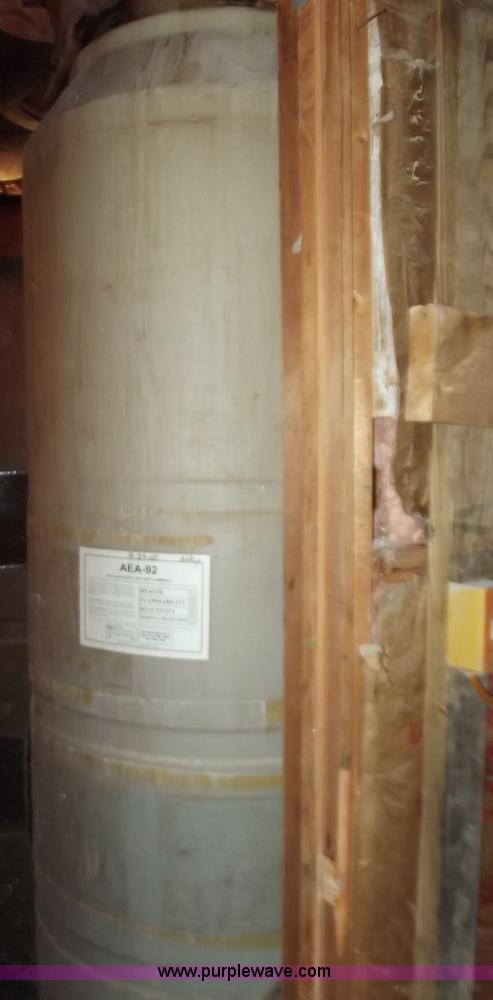 image for item D3533 300 gallon vertical plastic water tank