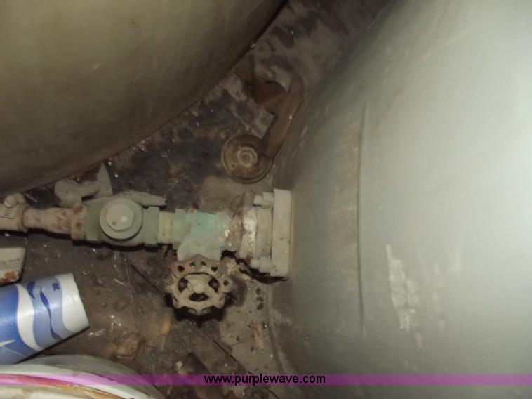 image for item D3533 300 gallon vertical plastic water tank