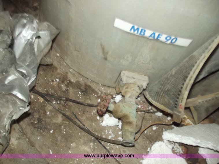 image for item D3533 300 gallon vertical plastic water tank