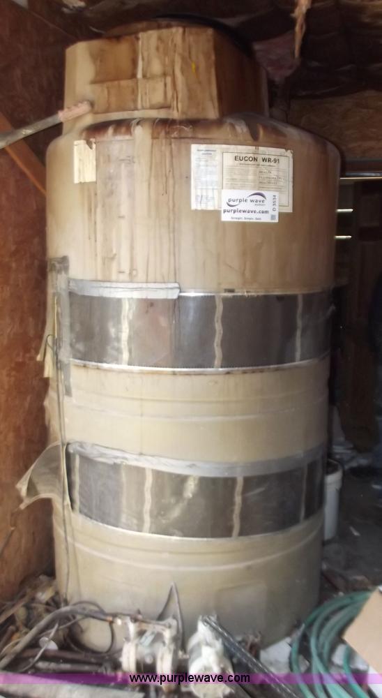 image for item D3534 550 gallon vertical plastic water tank