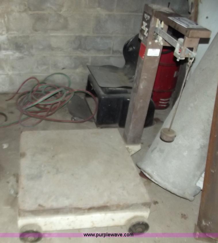 image for item D3540 Tronix XL weight scale on casters