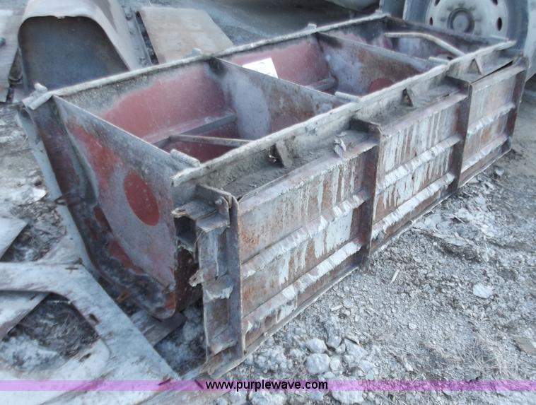 image for item D3560 8' feed bunk form