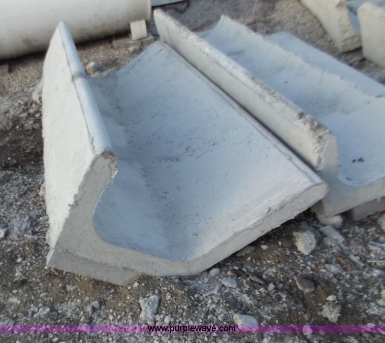 image for item D3562 8' feed bunk form