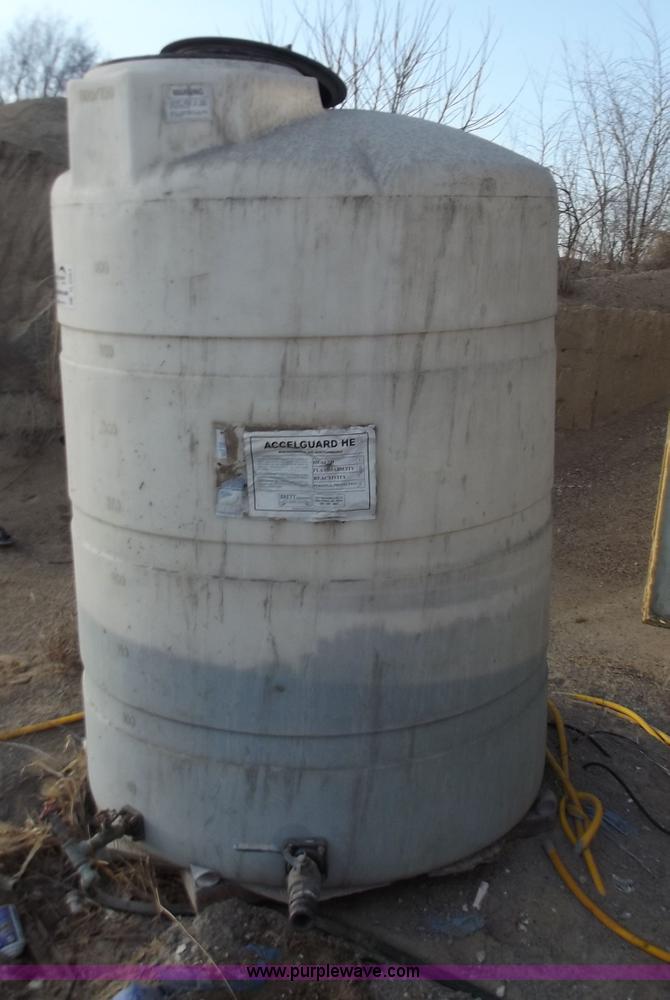 image for item D3564 500 gallon plastic water tank