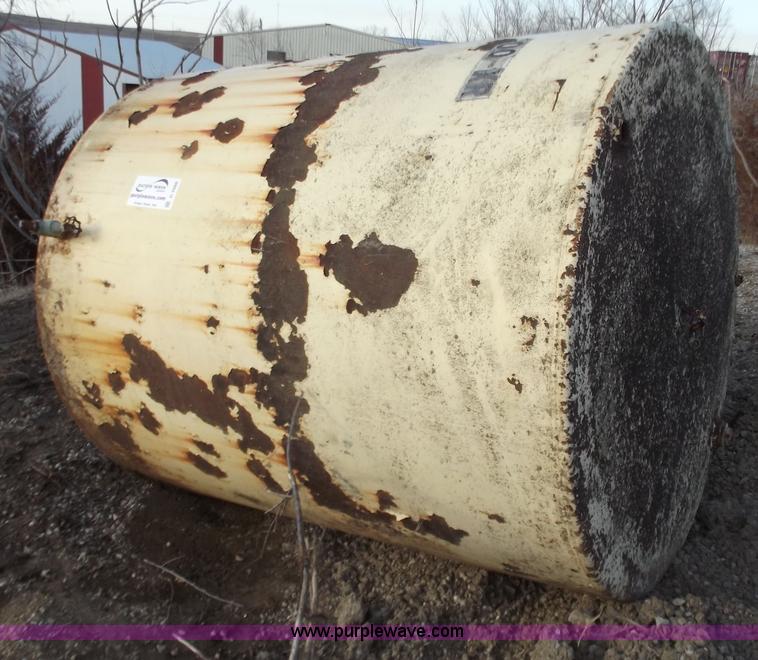 image for item D3566 Approx 800 gallon steel water tank