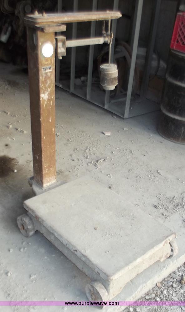 image for item D3568 1,000lbs counter weight scale