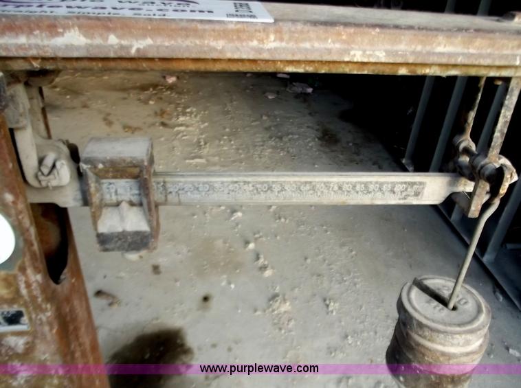 image for item D3568 1,000lbs counter weight scale